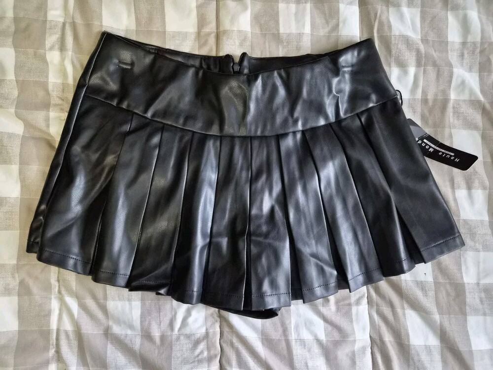 Size M NWT Haute Monde Black Pleated Pleather Mini Skirt Skort Structured Pleats